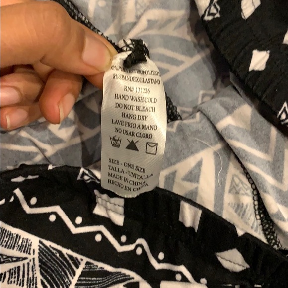 🧡 New Print Leggings 🧡 - Picture 9 of 9